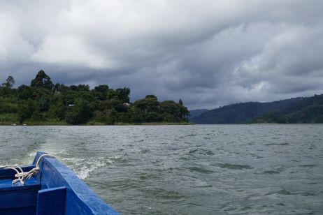 Rückweg vom Hotel auf einer Insel im Lake Bunyoni